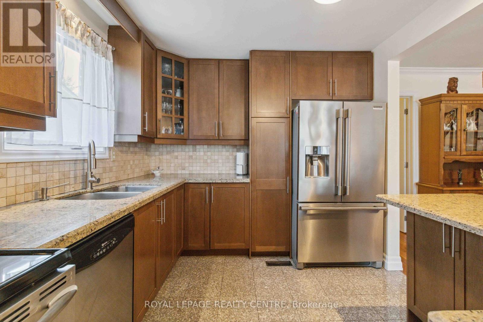 504 Galedowns Court, Mississauga (Mississauga Valleys), Ontario  L5A 3H9 - Photo 7 - W12217662