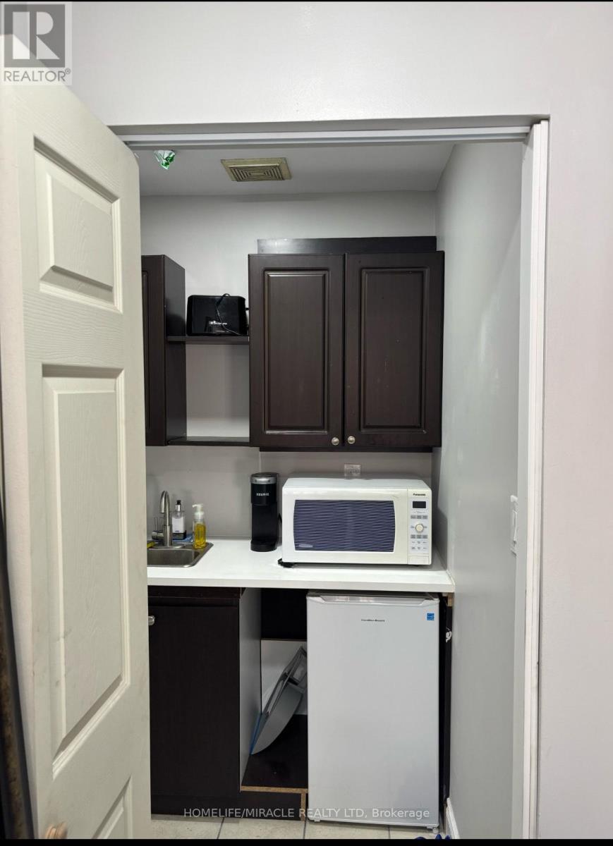 Unit 13 - 1190 Mid-Way Boulevard, Mississauga, Ontario  L5T 2B9 - Photo 5 - W12217663