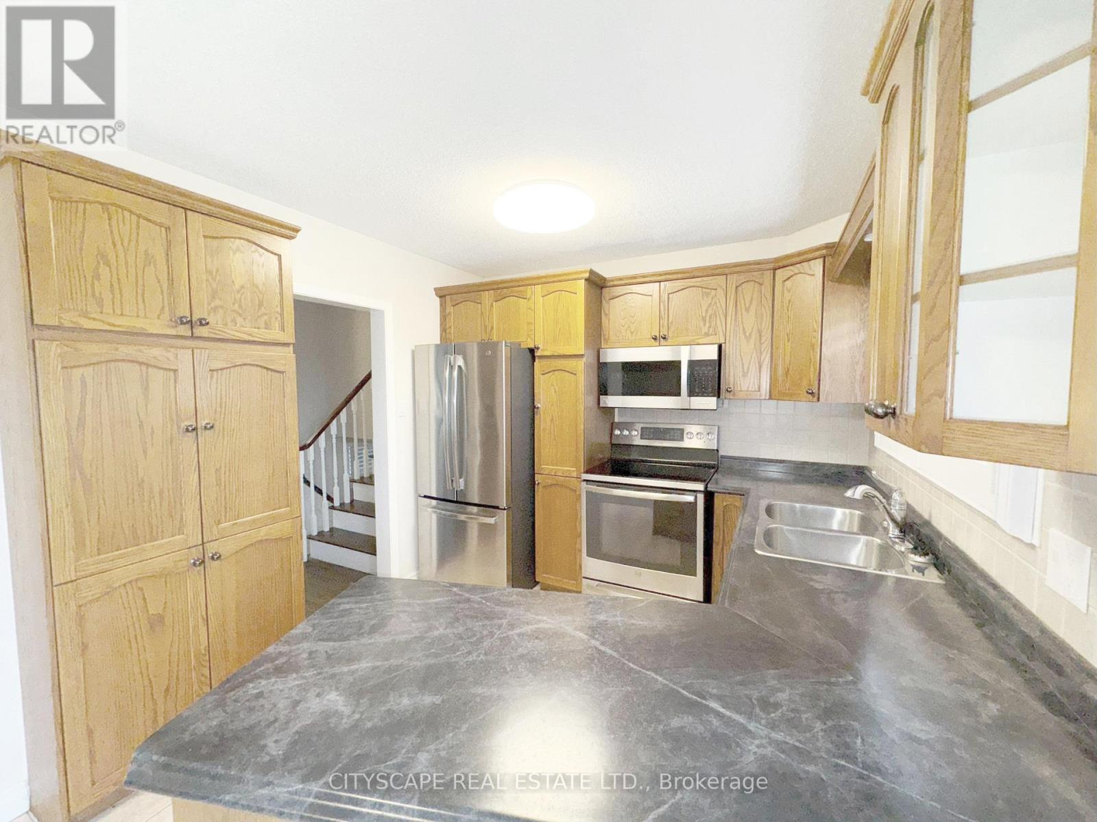 271 Cheltenham Road, Burlington (Appleby), Ontario  L7L 4H6 - Photo 11 - W12217675