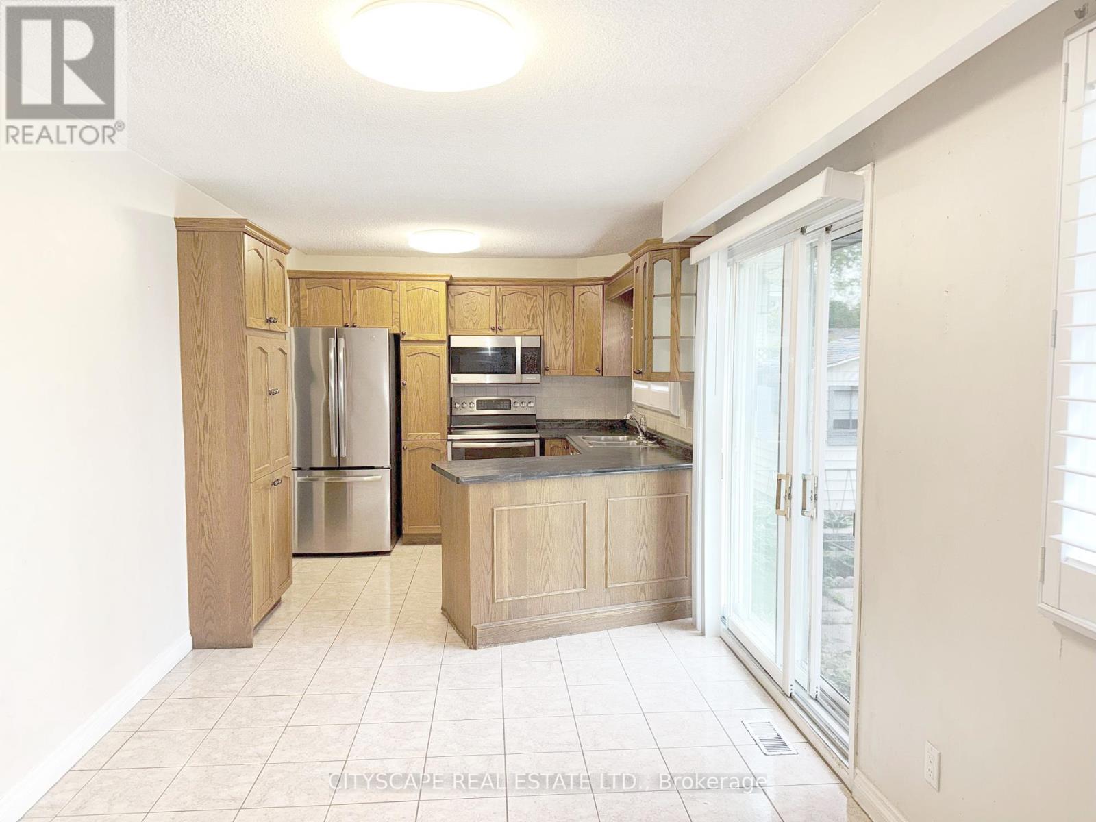 271 Cheltenham Road, Burlington (Appleby), Ontario  L7L 4H6 - Photo 14 - W12217675