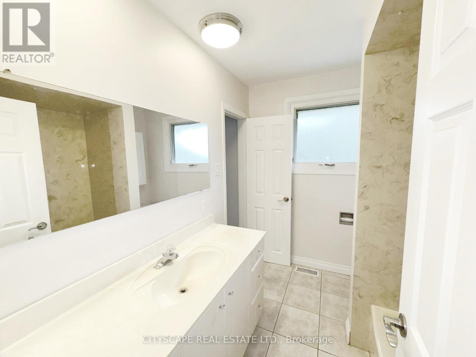 271 Cheltenham Road, Burlington (Appleby), Ontario  L7L 4H6 - Photo 21 - W12217675