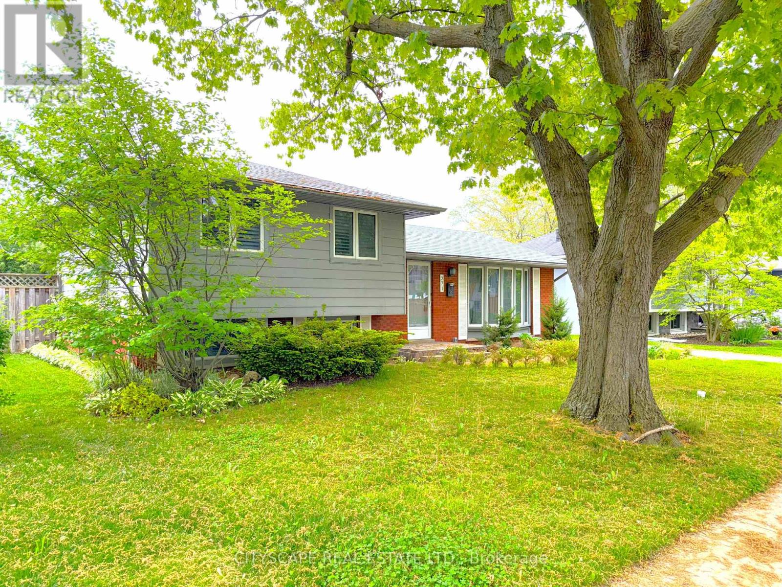 271 Cheltenham Road, Burlington (Appleby), Ontario  L7L 4H6 - Photo 6 - W12217675