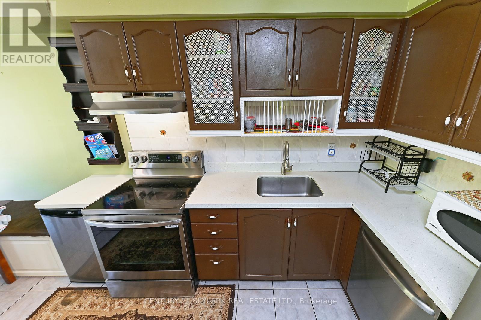 31 Todmorden Drive, Brampton (Northwest Sandalwood Parkway), Ontario  L7A 1M7 - Photo 11 - W12217676