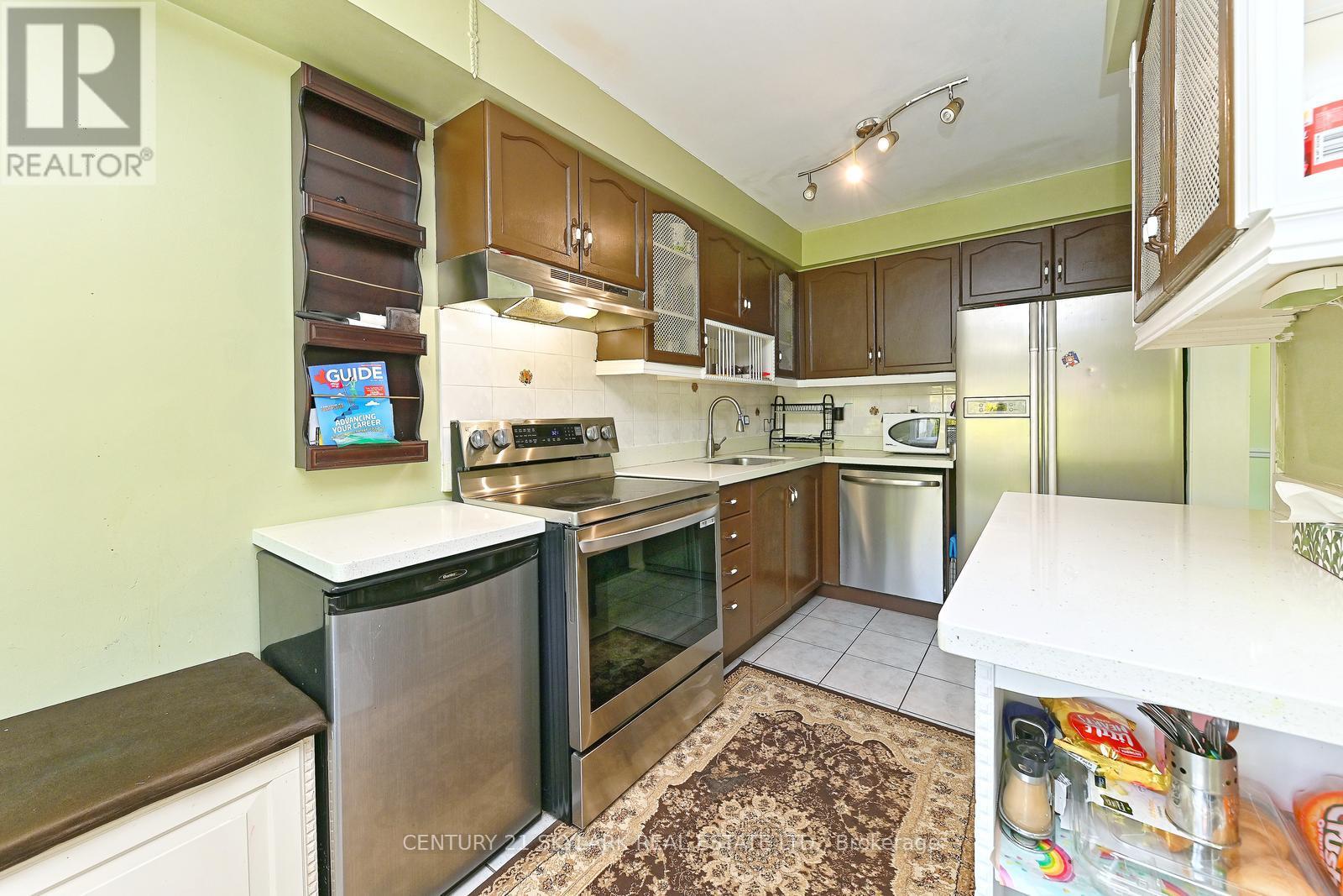 31 Todmorden Drive, Brampton (Northwest Sandalwood Parkway), Ontario  L7A 1M7 - Photo 12 - W12217676