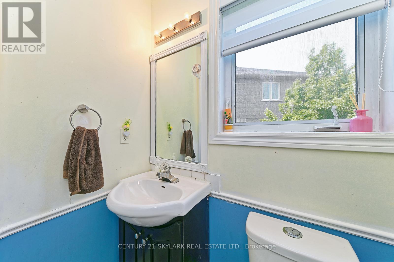 31 Todmorden Drive, Brampton (Northwest Sandalwood Parkway), Ontario  L7A 1M7 - Photo 15 - W12217676