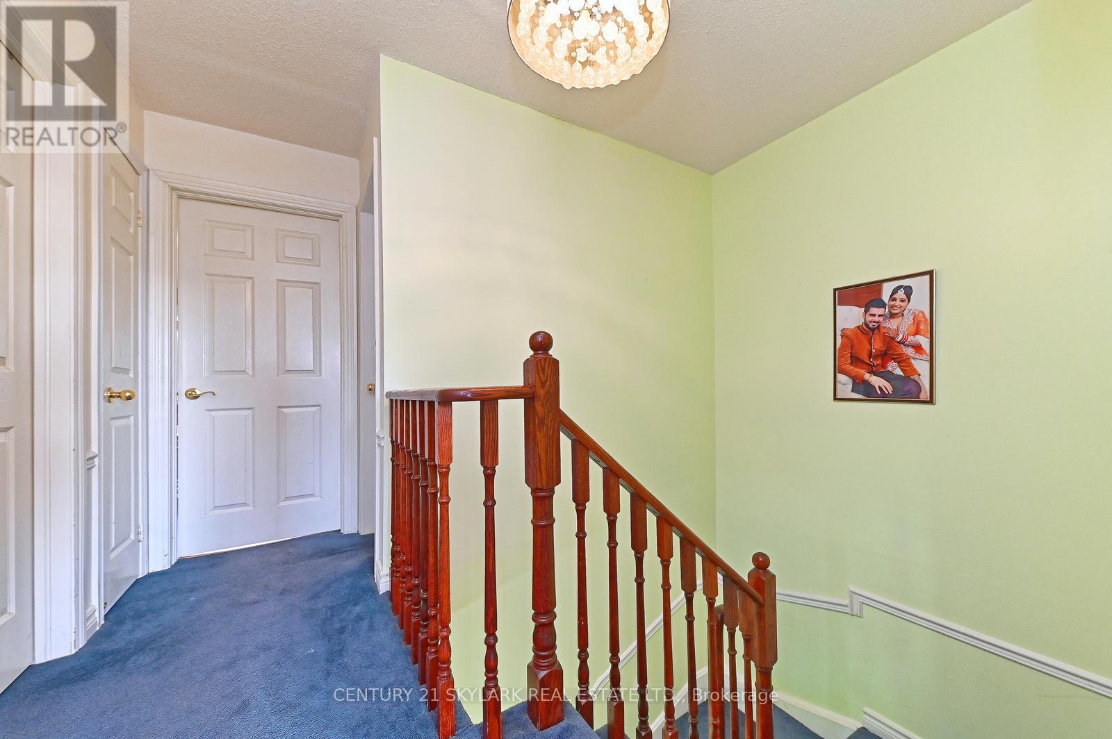 31 Todmorden Drive, Brampton (Northwest Sandalwood Parkway), Ontario  L7A 1M7 - Photo 16 - W12217676