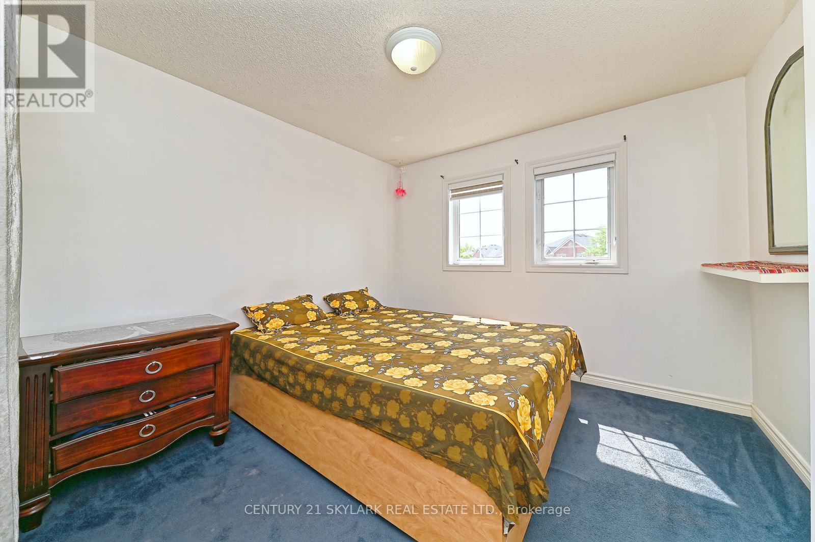 31 Todmorden Drive, Brampton (Northwest Sandalwood Parkway), Ontario  L7A 1M7 - Photo 17 - W12217676