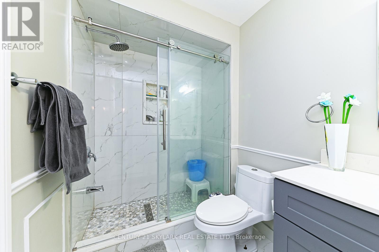 31 Todmorden Drive, Brampton (Northwest Sandalwood Parkway), Ontario  L7A 1M7 - Photo 21 - W12217676
