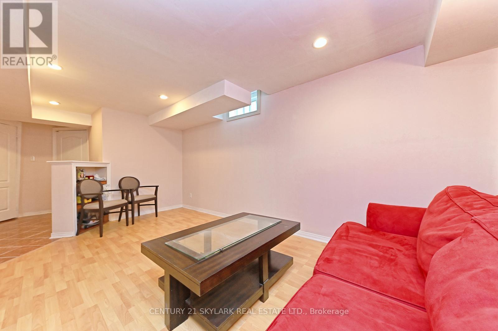 31 Todmorden Drive, Brampton (Northwest Sandalwood Parkway), Ontario  L7A 1M7 - Photo 24 - W12217676