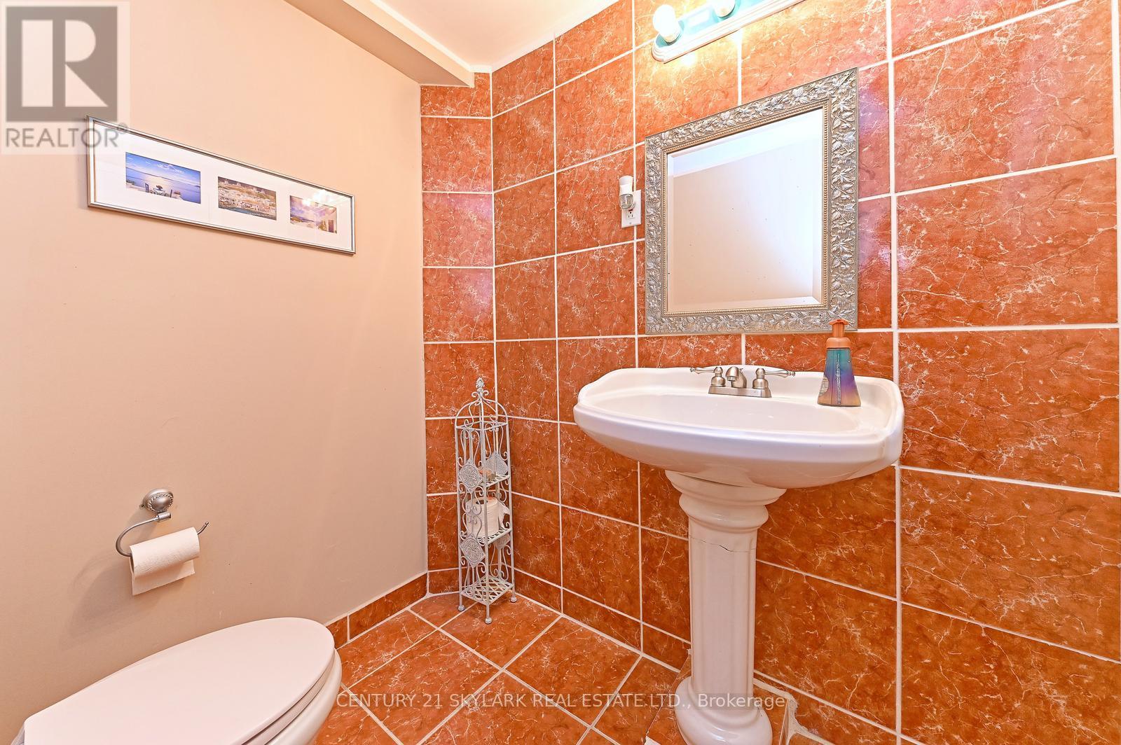 31 Todmorden Drive, Brampton (Northwest Sandalwood Parkway), Ontario  L7A 1M7 - Photo 25 - W12217676