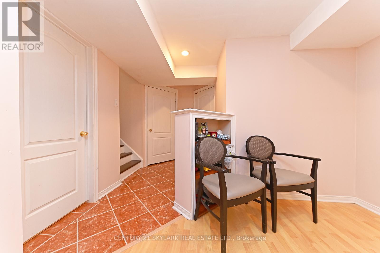 31 Todmorden Drive, Brampton (Northwest Sandalwood Parkway), Ontario  L7A 1M7 - Photo 30 - W12217676