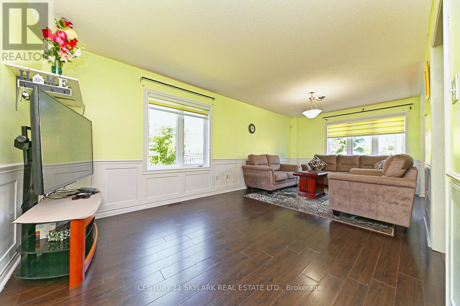31 Todmorden Drive, Brampton (Northwest Sandalwood Parkway), Ontario  L7A 1M7 - Photo 5 - W12217676