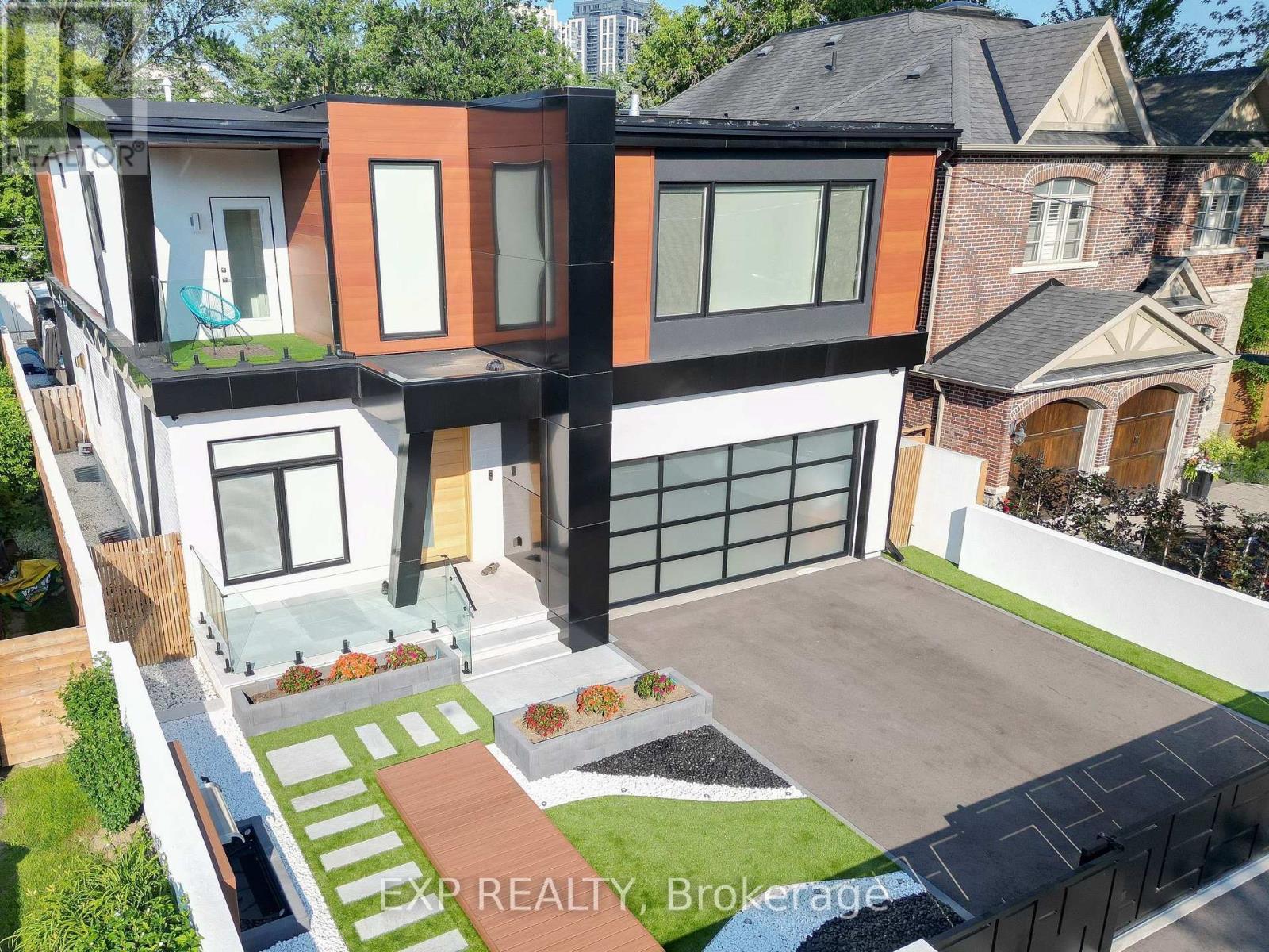 27 PRENNAN AVENUE, Toronto, Ontario