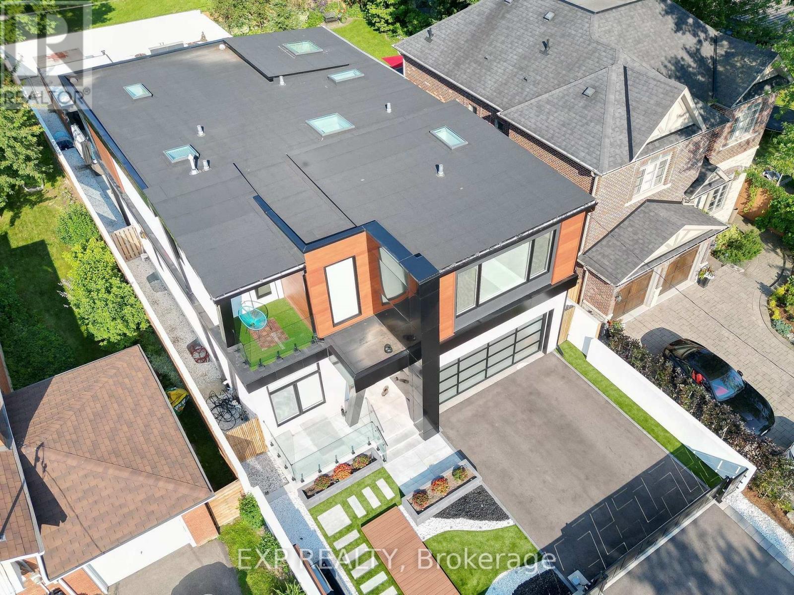 27 Prennan Avenue, Toronto (Islington-City Centre West), Ontario  M9B 4B7 - Photo 2 - W12217691