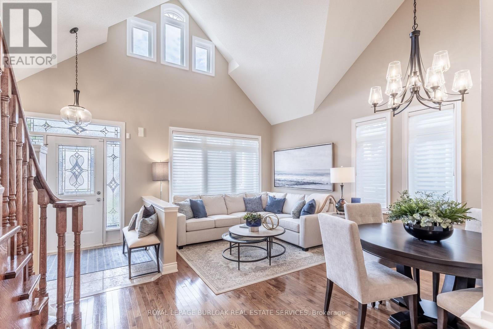 3329 Springflower Way, Oakville (Br Bronte), Ontario  L6L 6V1 - Photo 4 - W12217693