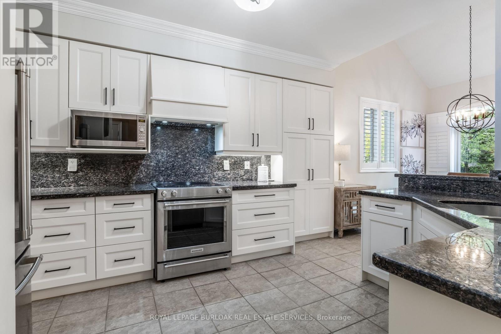 3329 Springflower Way, Oakville (Br Bronte), Ontario  L6L 6V1 - Photo 8 - W12217693