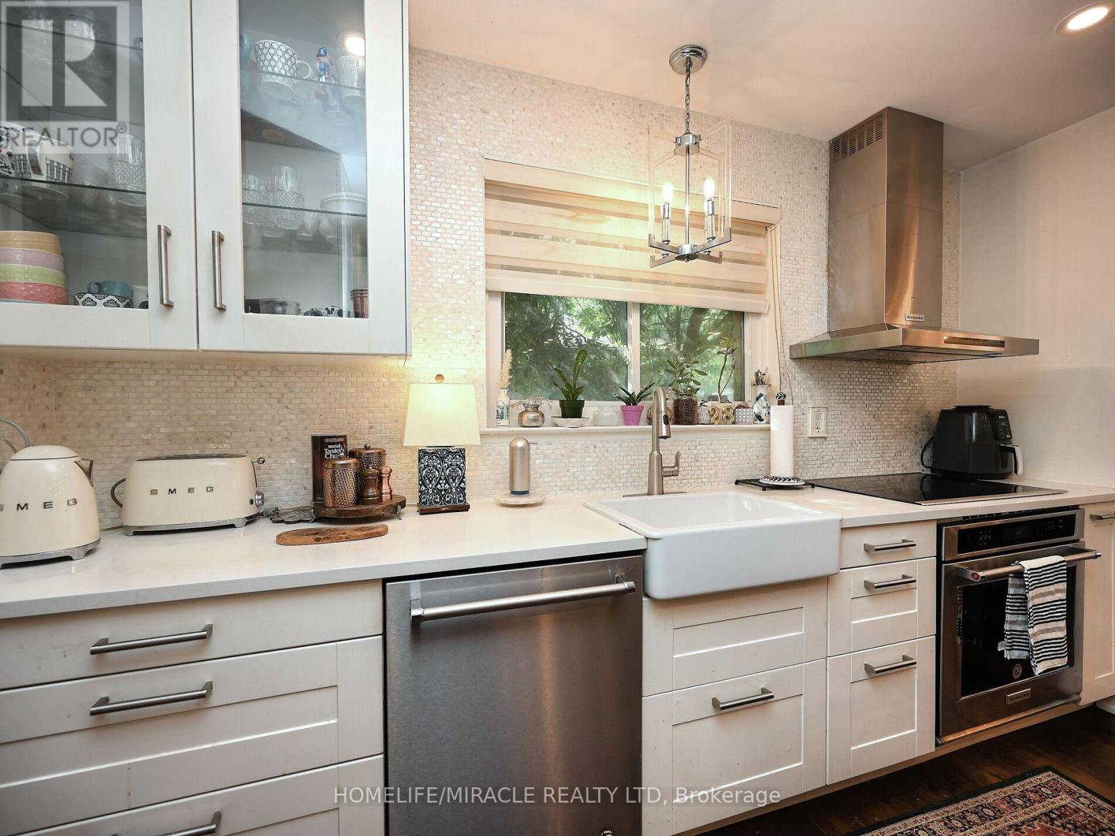1360 Glen Rutley Circle, Mississauga (Applewood), Ontario  L4X 1Z6 - Photo 17 - W12217699