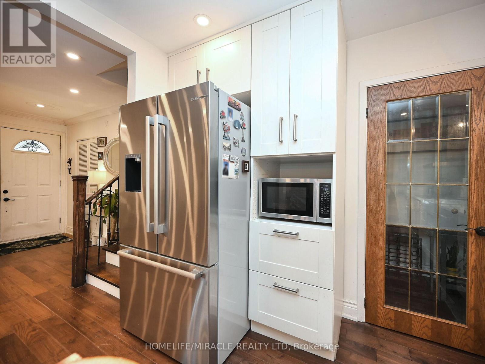 1360 Glen Rutley Circle, Mississauga (Applewood), Ontario  L4X 1Z6 - Photo 18 - W12217699