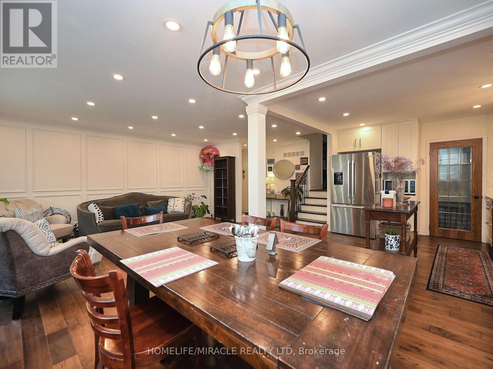 1360 Glen Rutley Circle, Mississauga (Applewood), Ontario  L4X 1Z6 - Photo 21 - W12217699