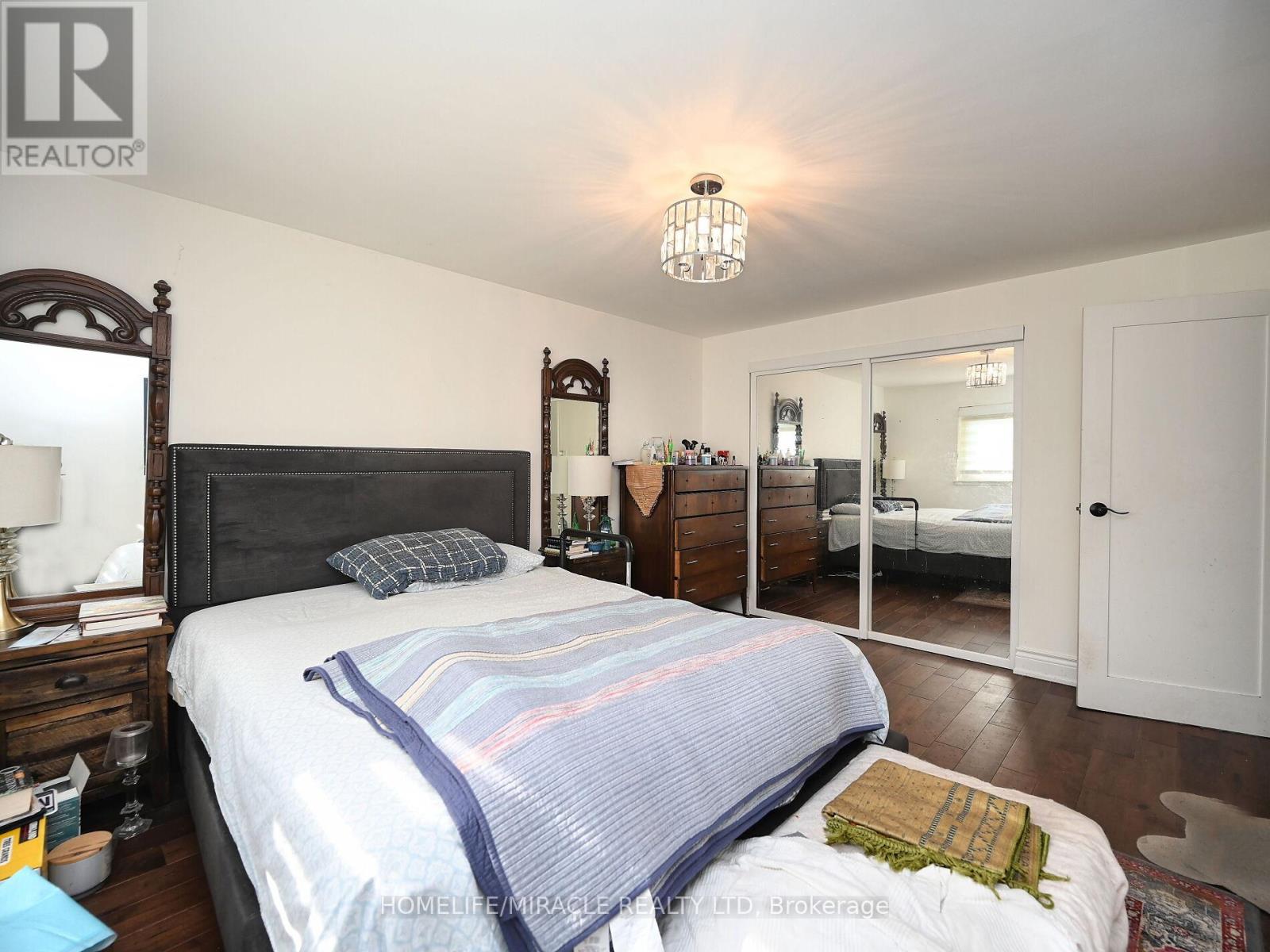 1360 Glen Rutley Circle, Mississauga (Applewood), Ontario  L4X 1Z6 - Photo 24 - W12217699