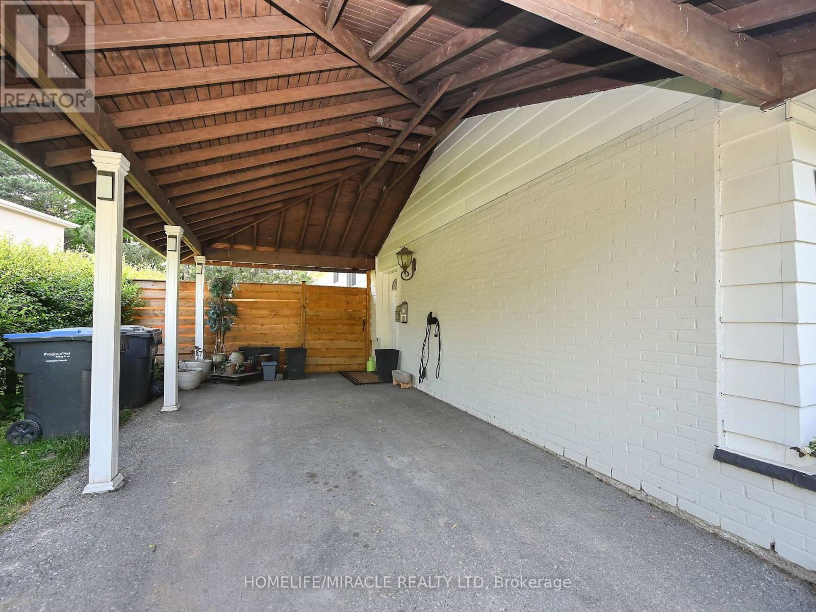 1360 Glen Rutley Circle, Mississauga (Applewood), Ontario  L4X 1Z6 - Photo 3 - W12217699