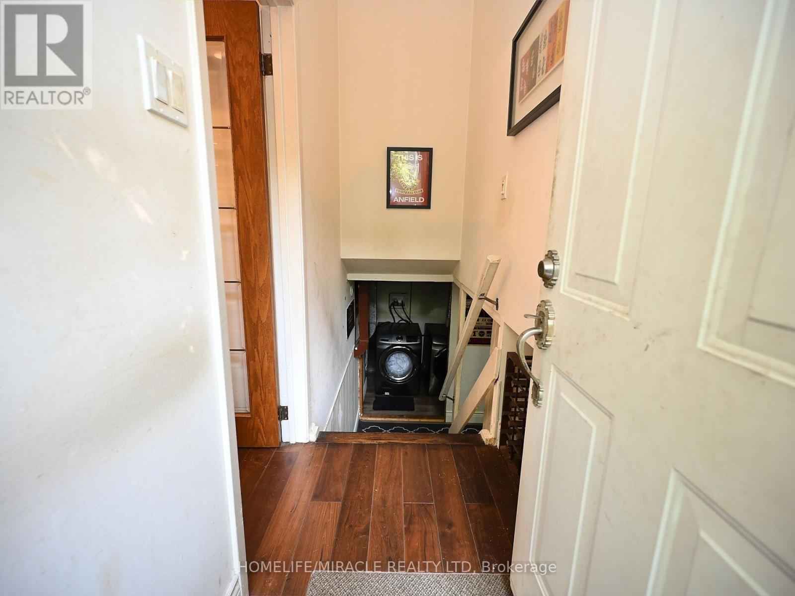 1360 Glen Rutley Circle, Mississauga (Applewood), Ontario  L4X 1Z6 - Photo 32 - W12217699