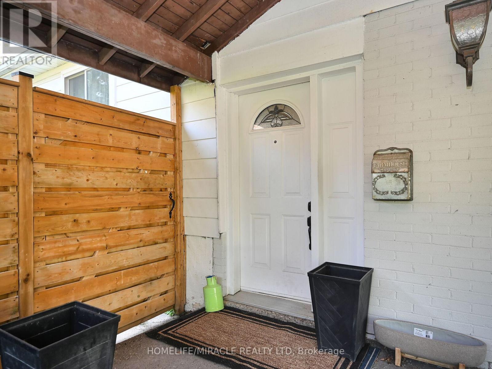 1360 Glen Rutley Circle, Mississauga (Applewood), Ontario  L4X 1Z6 - Photo 4 - W12217699