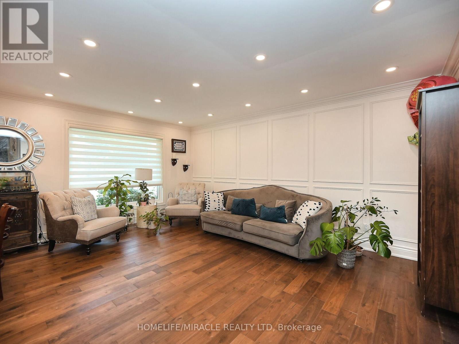 1360 Glen Rutley Circle, Mississauga (Applewood), Ontario  L4X 1Z6 - Photo 9 - W12217699
