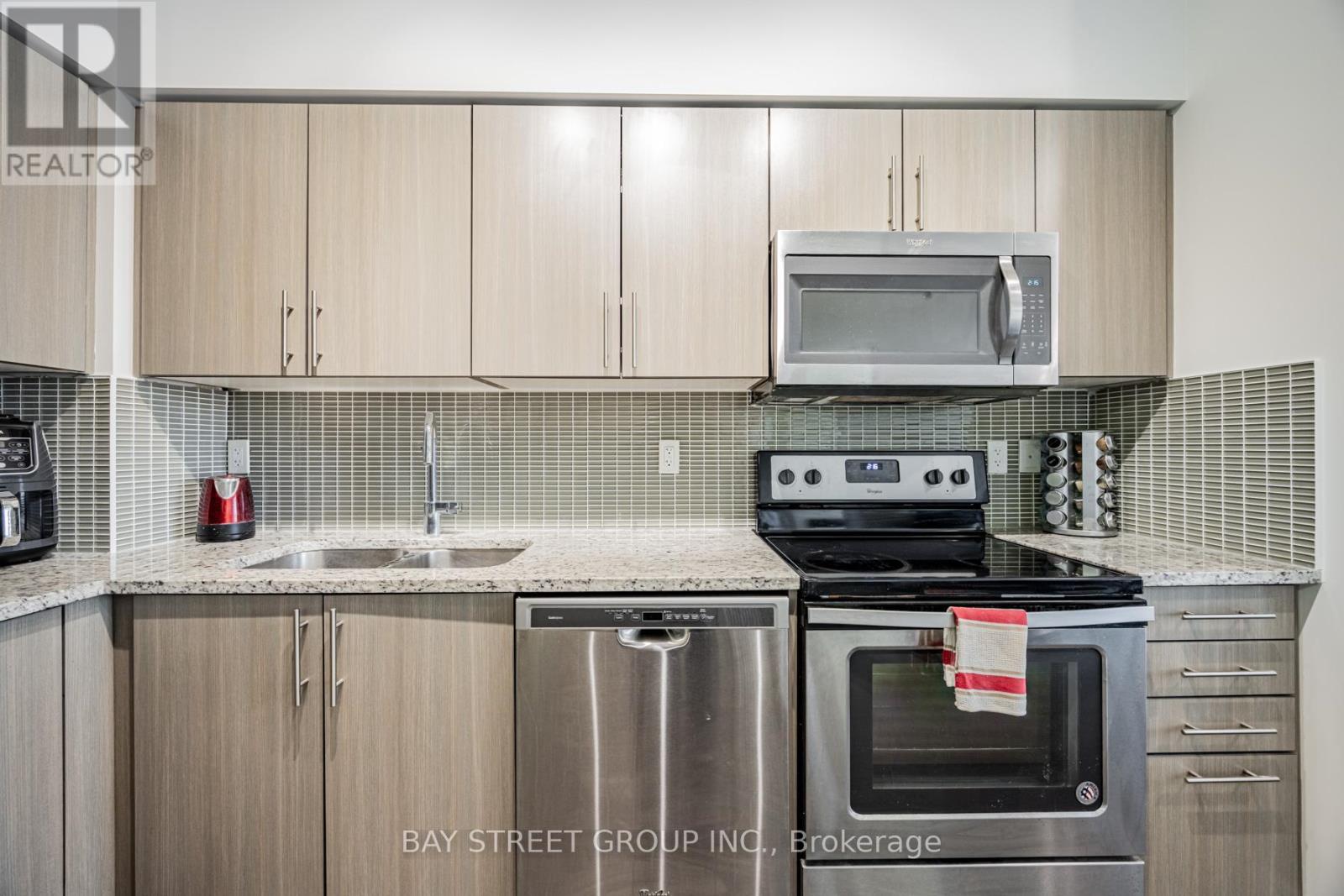 1201 - 55 Speers Road, Oakville (Qe Queen Elizabeth), Ontario  L6K 0H9 - Photo 14 - W12217701