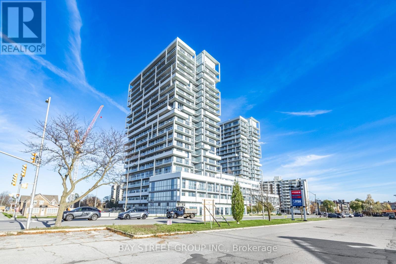1201 - 55 Speers Road, Oakville (Qe Queen Elizabeth), Ontario  L6K 0H9 - Photo 2 - W12217701