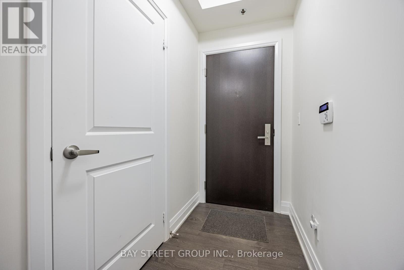 1201 - 55 Speers Road, Oakville (Qe Queen Elizabeth), Ontario  L6K 0H9 - Photo 4 - W12217701