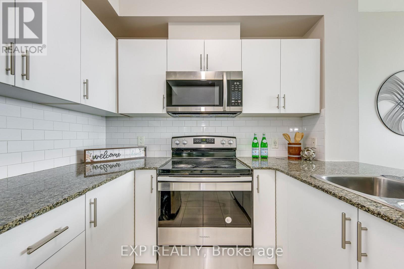 2303 - 3504 Hurontario Street, Mississauga, Ontario  L5B 0B9 - Photo 10 - W12217717
