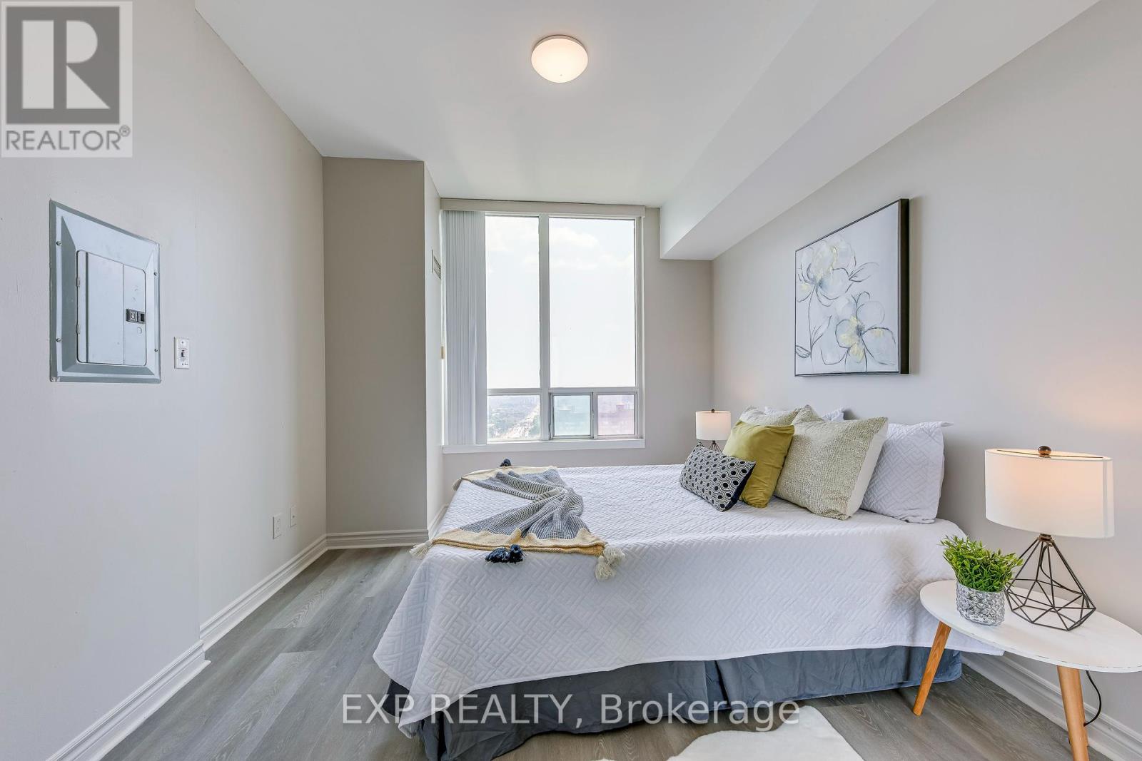 2303 - 3504 Hurontario Street, Mississauga, Ontario  L5B 0B9 - Photo 12 - W12217717