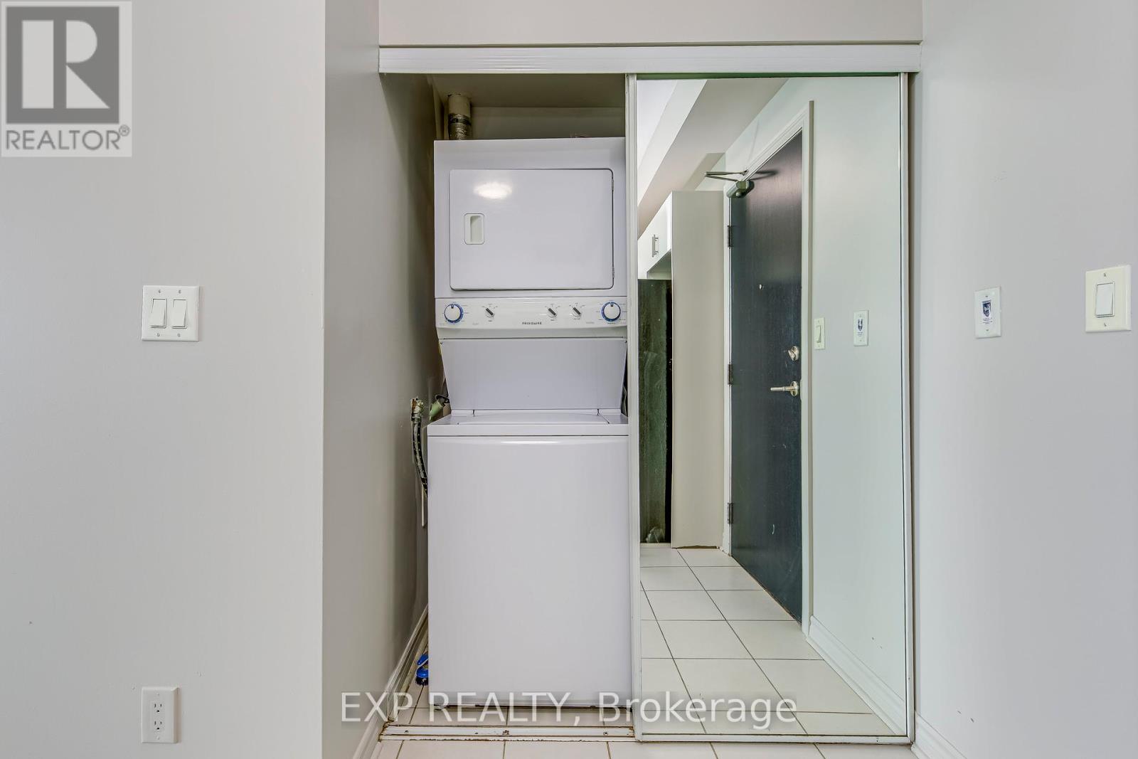 2303 - 3504 Hurontario Street, Mississauga, Ontario  L5B 0B9 - Photo 15 - W12217717
