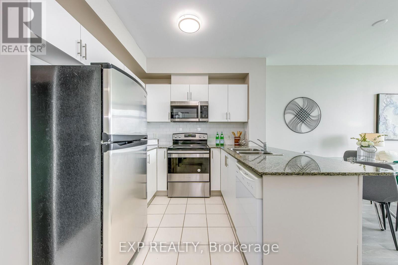 2303 - 3504 Hurontario Street, Mississauga, Ontario  L5B 0B9 - Photo 7 - W12217717
