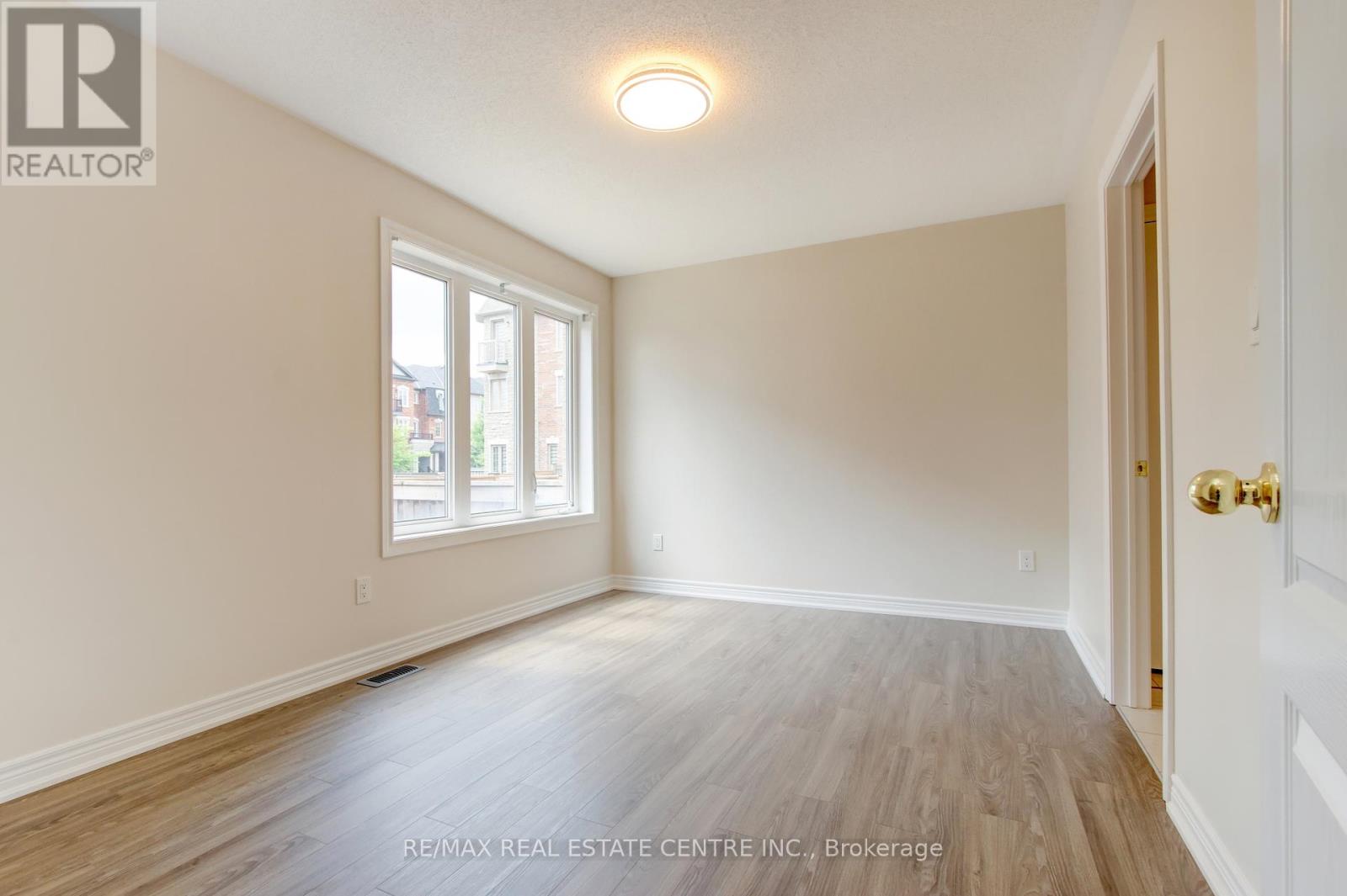 7 Rabbit Run Way, Brampton, Ontario  L6Z 0J2 - Photo 9 - W12217727
