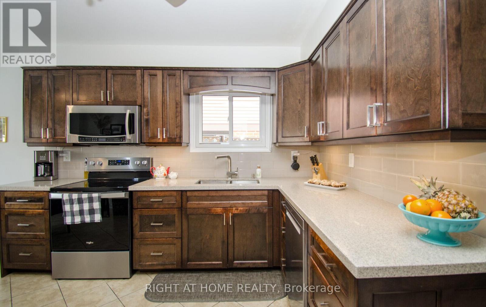 54 Ferguson Place, Brampton (Fletcher's West), Ontario  L6Y 2S9 - Photo 11 - W12217737