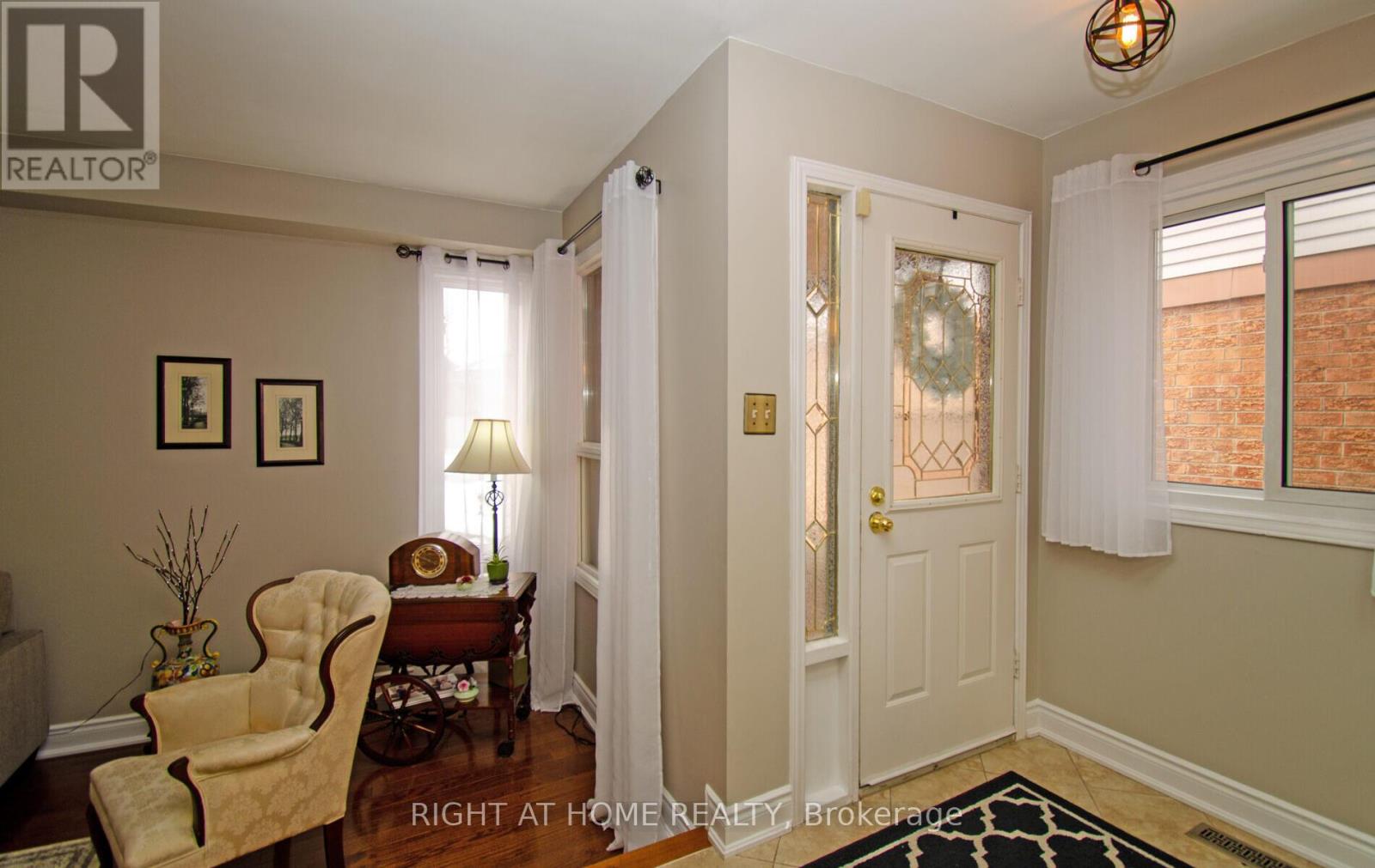 54 Ferguson Place, Brampton (Fletcher's West), Ontario  L6Y 2S9 - Photo 6 - W12217737