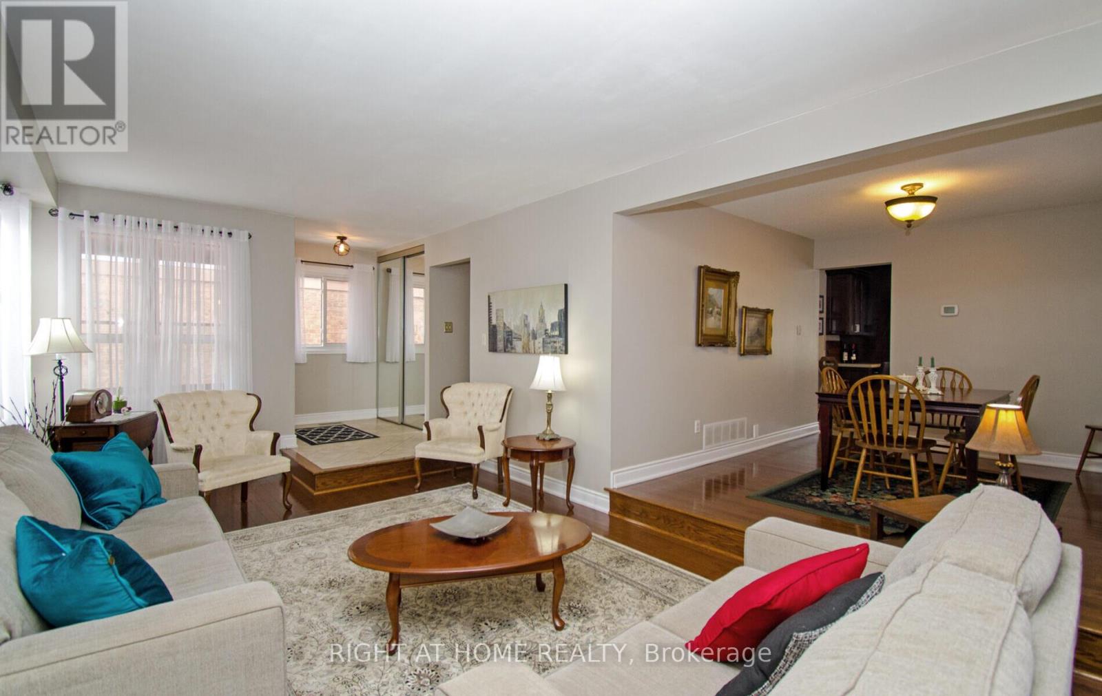 54 Ferguson Place, Brampton (Fletcher's West), Ontario  L6Y 2S9 - Photo 8 - W12217737