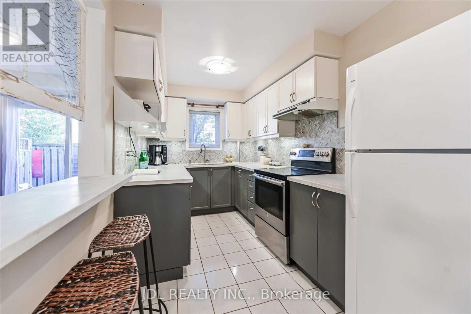 4 - 1500 Reeves Gate, Oakville, Ontario  L6M 3J4 - Photo 10 - W12217741