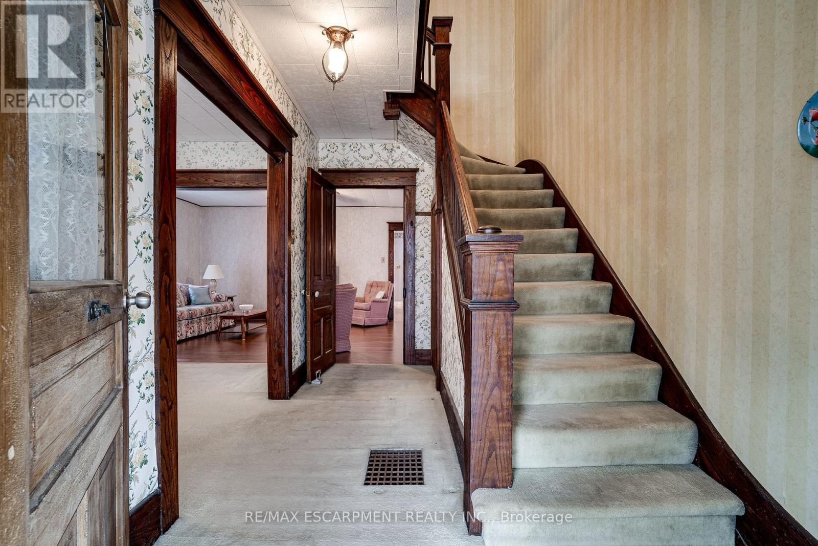 52 Ellis Street, Norfolk, Ontario  N0E 1M0 - Photo 5 - X12217702