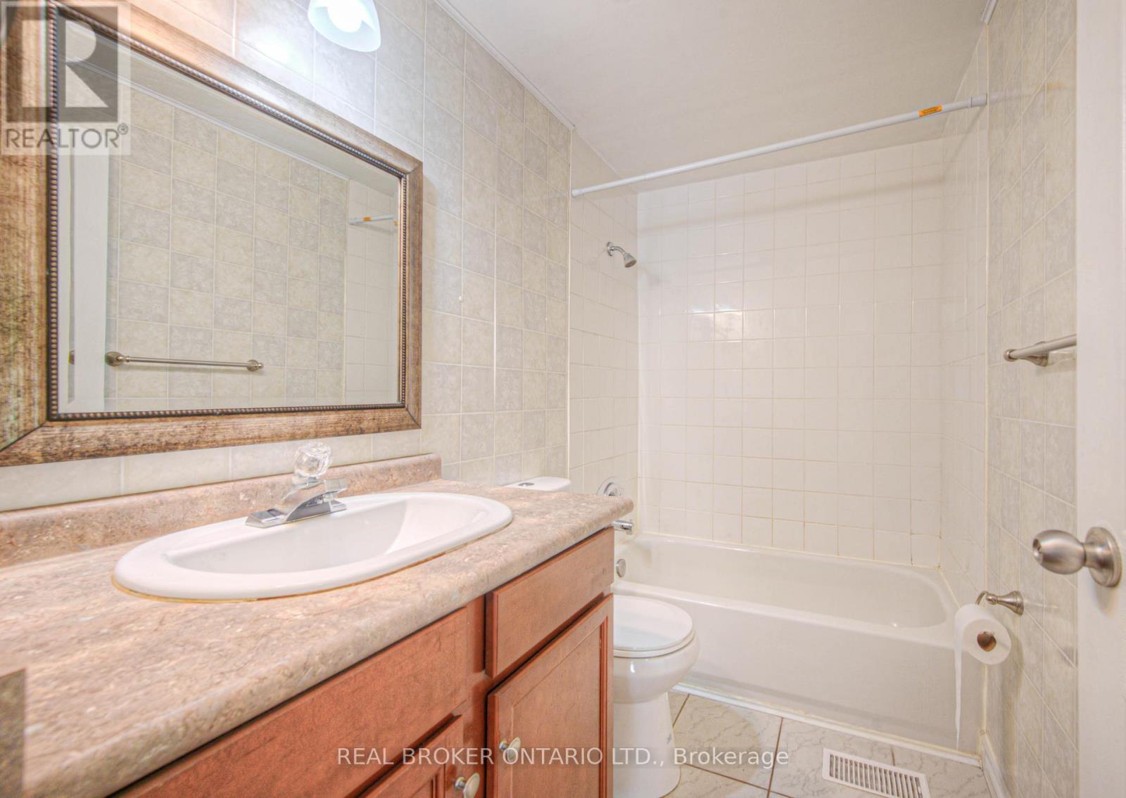 119 Kingswood Drive, Kitchener, Ontario  N2E 1B2 - Photo 17 - X12217722