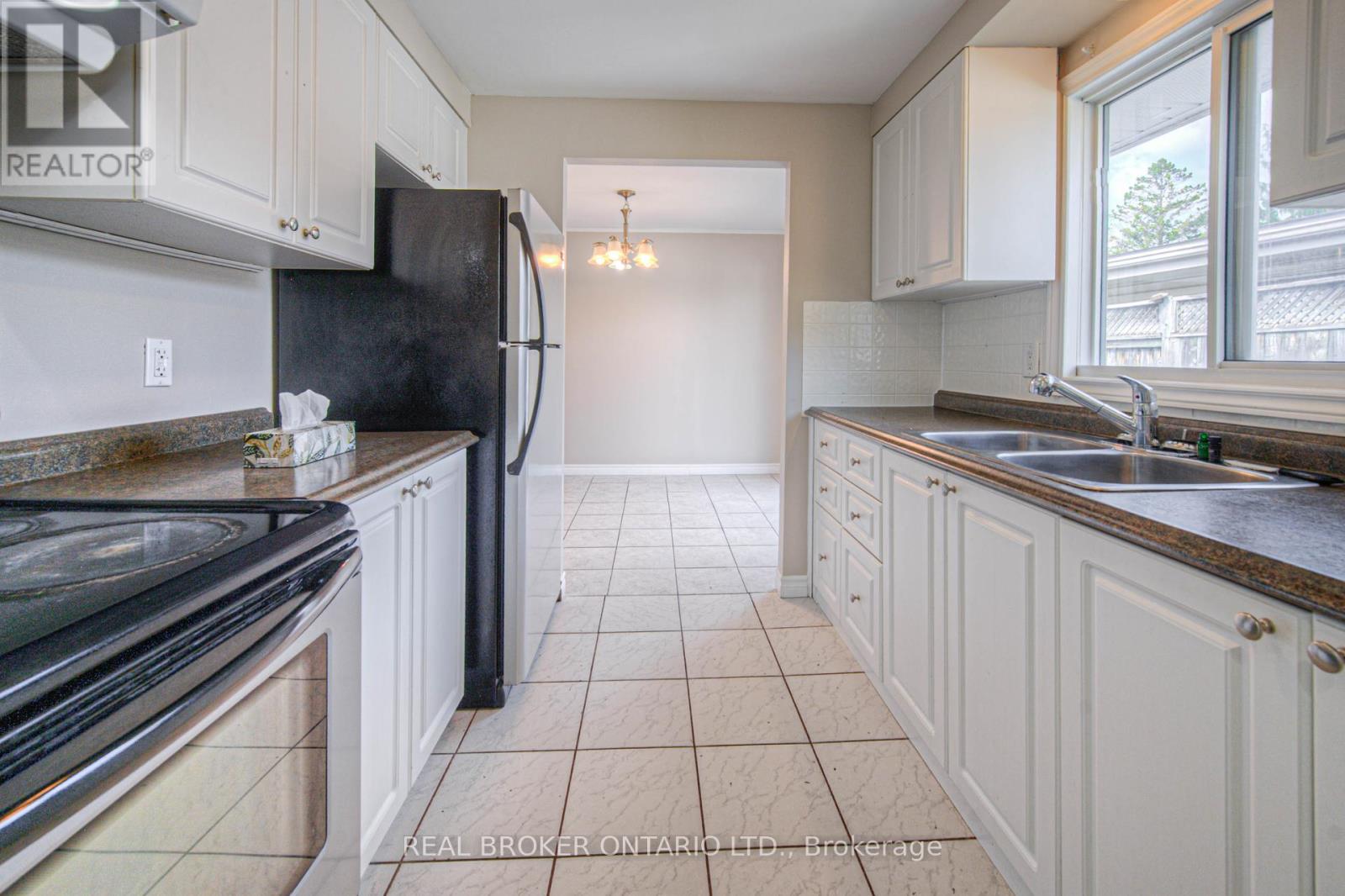 119 Kingswood Drive, Kitchener, Ontario  N2E 1B2 - Photo 7 - X12217722