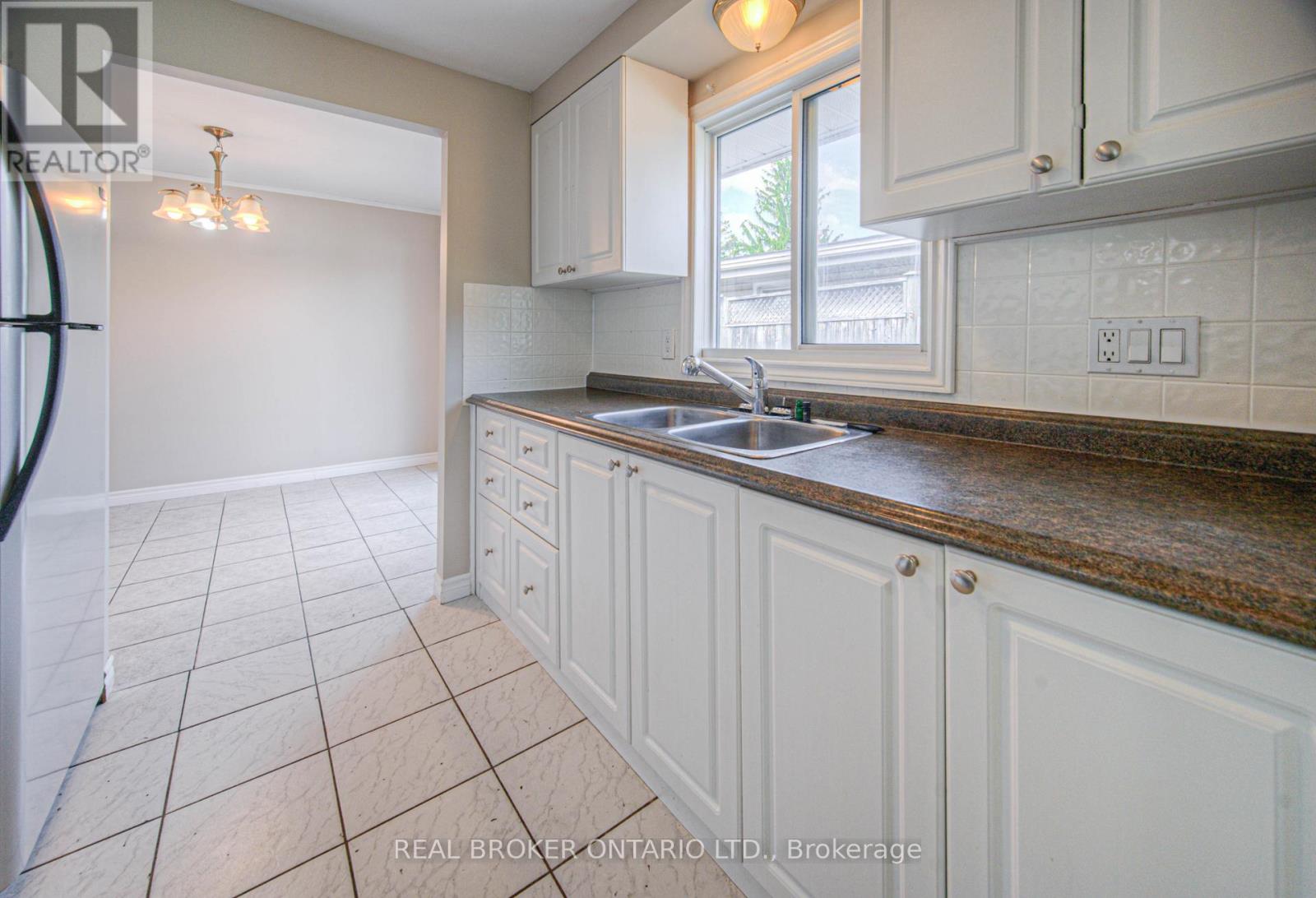 119 Kingswood Drive, Kitchener, Ontario  N2E 1B2 - Photo 8 - X12217722