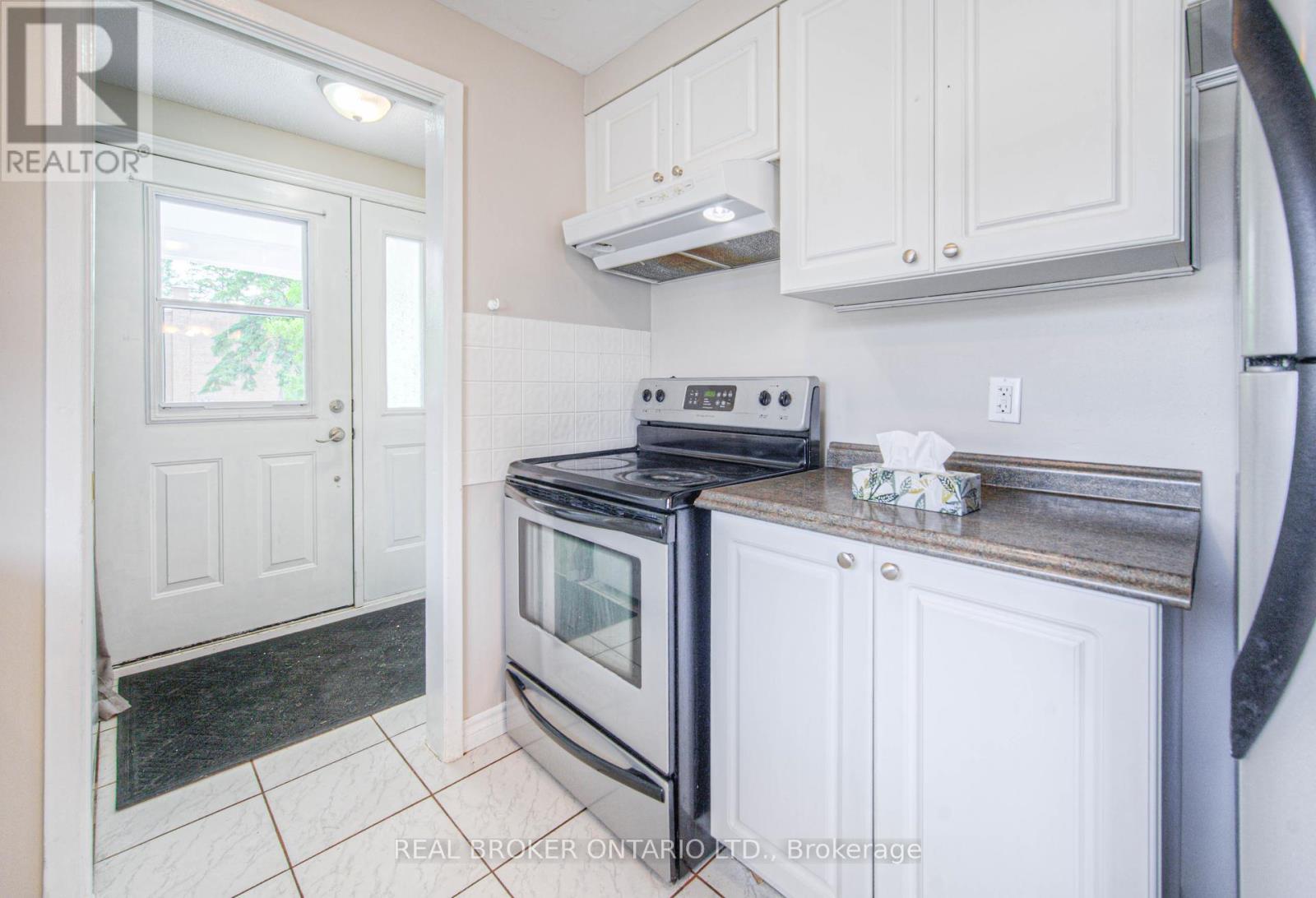 119 Kingswood Drive, Kitchener, Ontario  N2E 1B2 - Photo 9 - X12217722