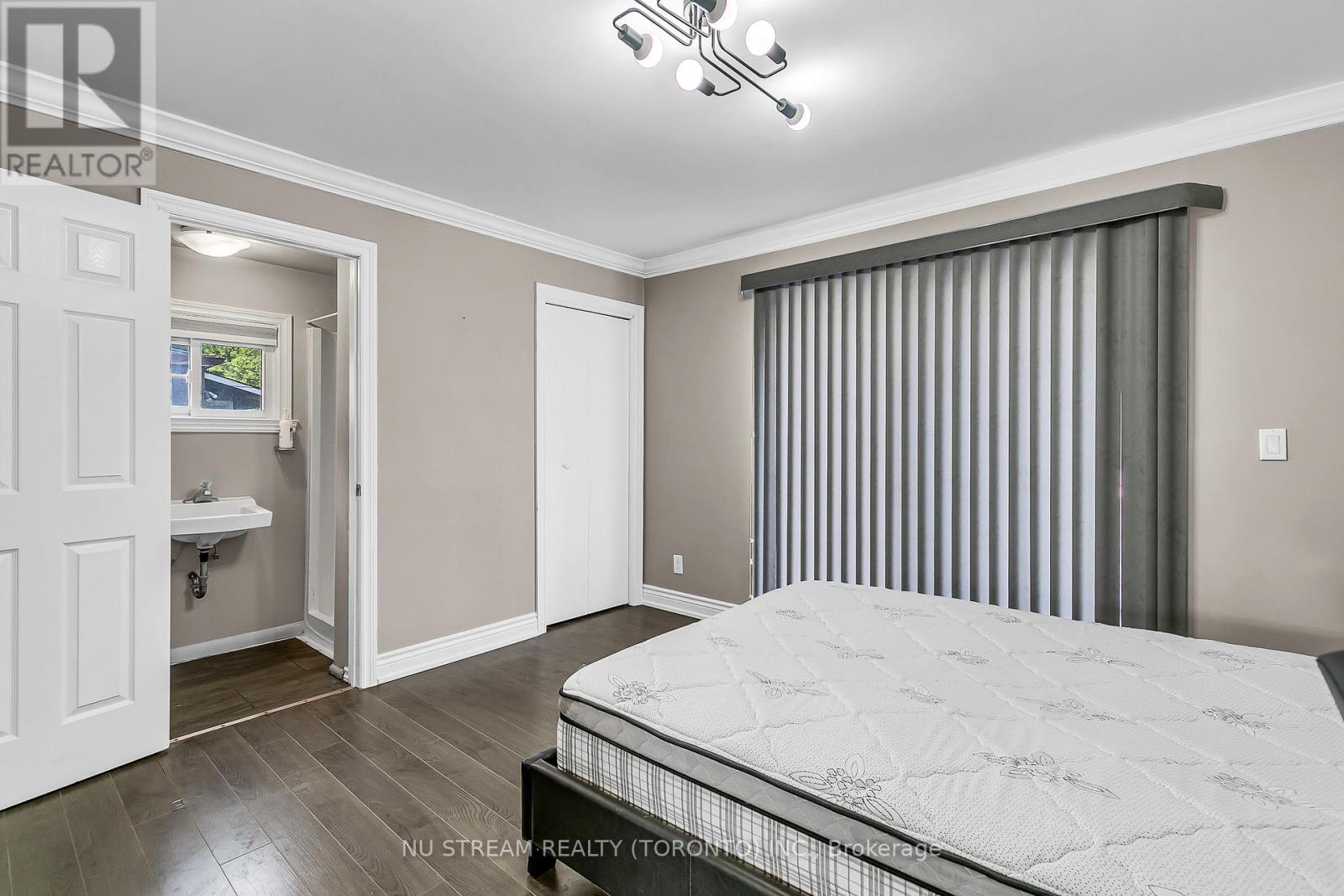 427 Indian Road, Windsor, Ontario  N9C 2M3 - Photo 15 - X12217731