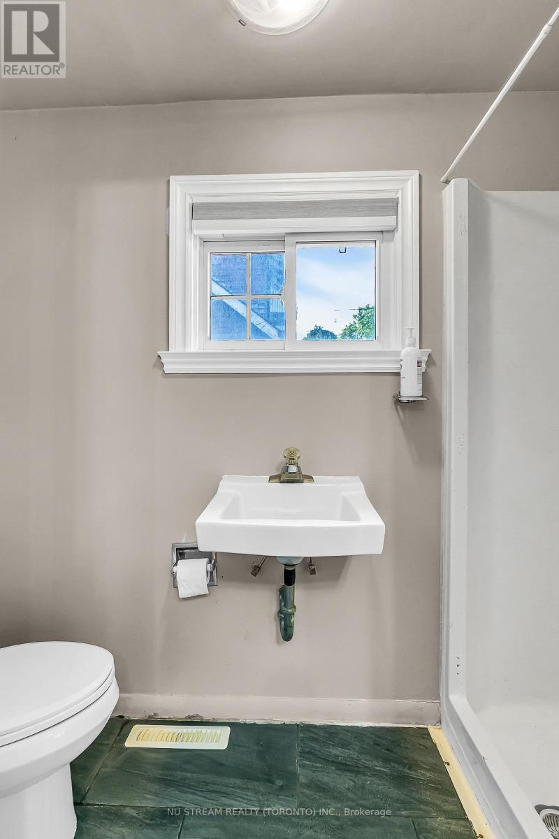 427 Indian Road, Windsor, Ontario  N9C 2M3 - Photo 16 - X12217731