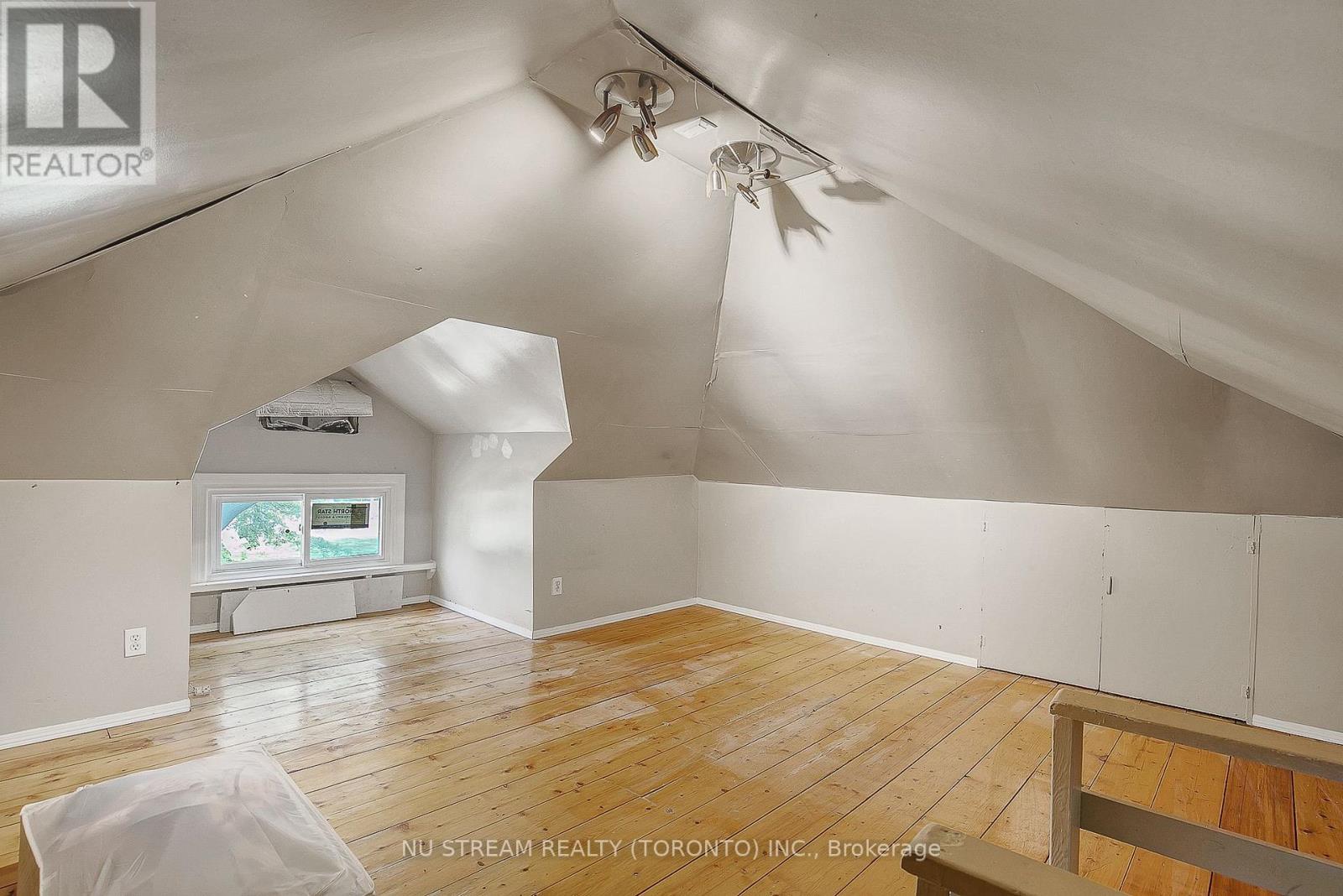 427 Indian Road, Windsor, Ontario  N9C 2M3 - Photo 22 - X12217731