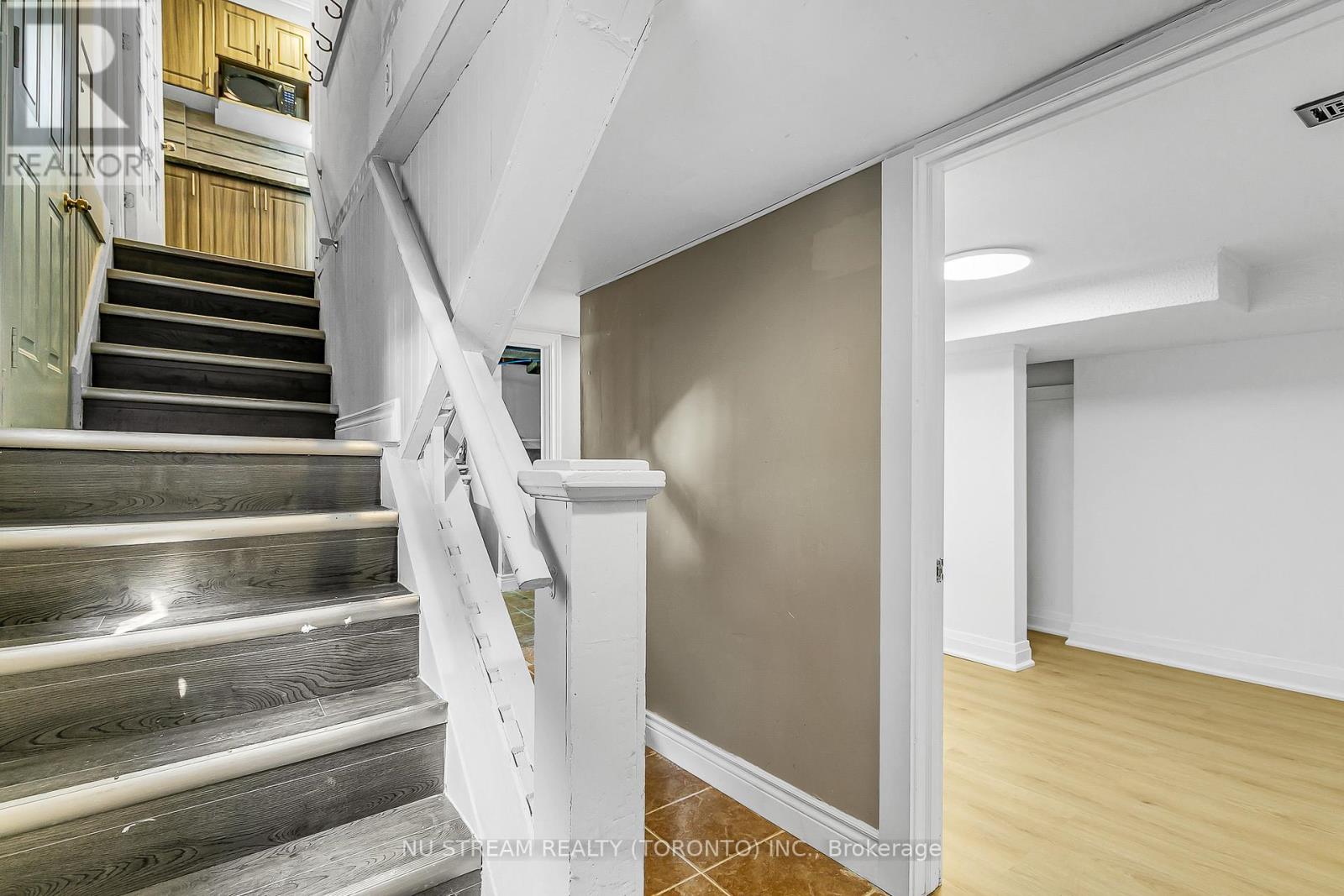427 Indian Road, Windsor, Ontario  N9C 2M3 - Photo 24 - X12217731