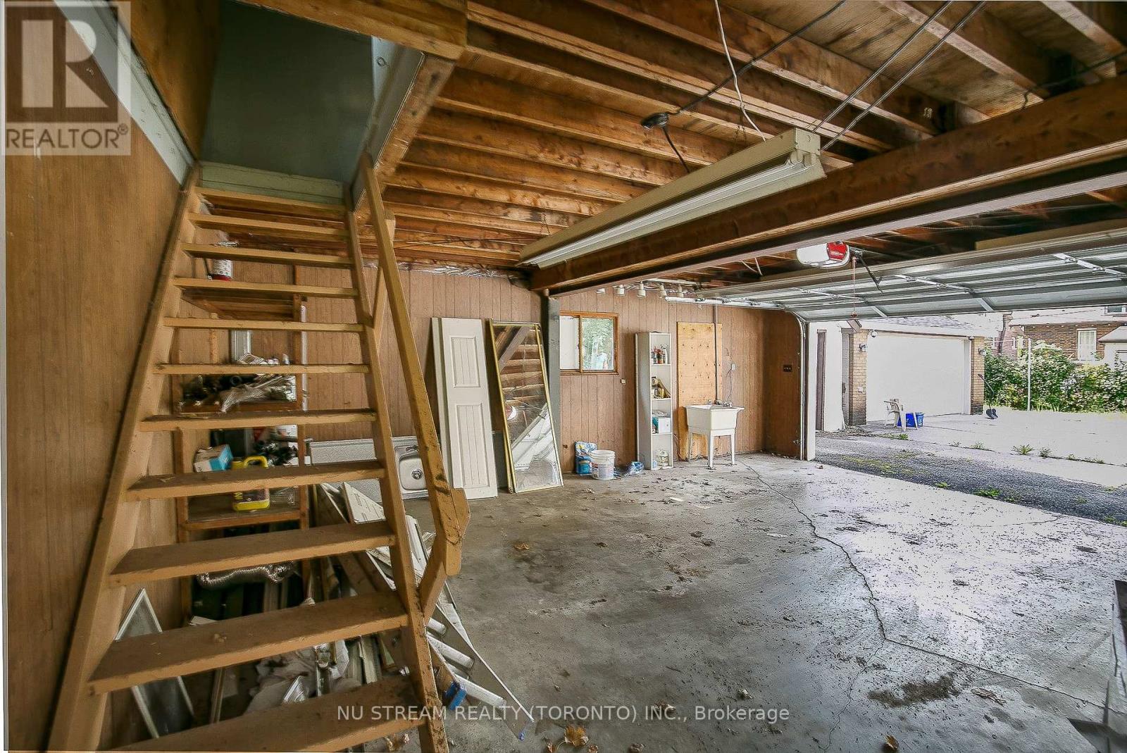 427 Indian Road, Windsor, Ontario  N9C 2M3 - Photo 32 - X12217731